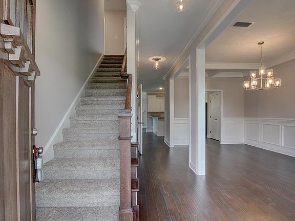 3rd image of 673 Elm St