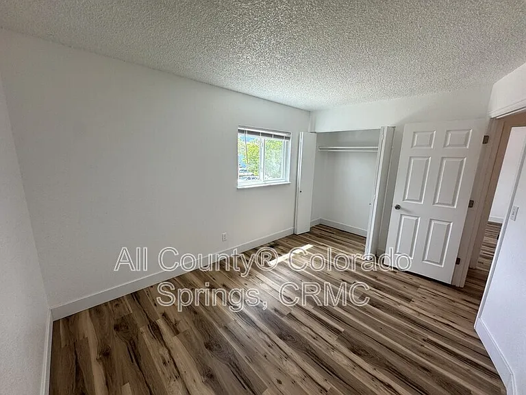 6676 Provincial Dr — Photo 10