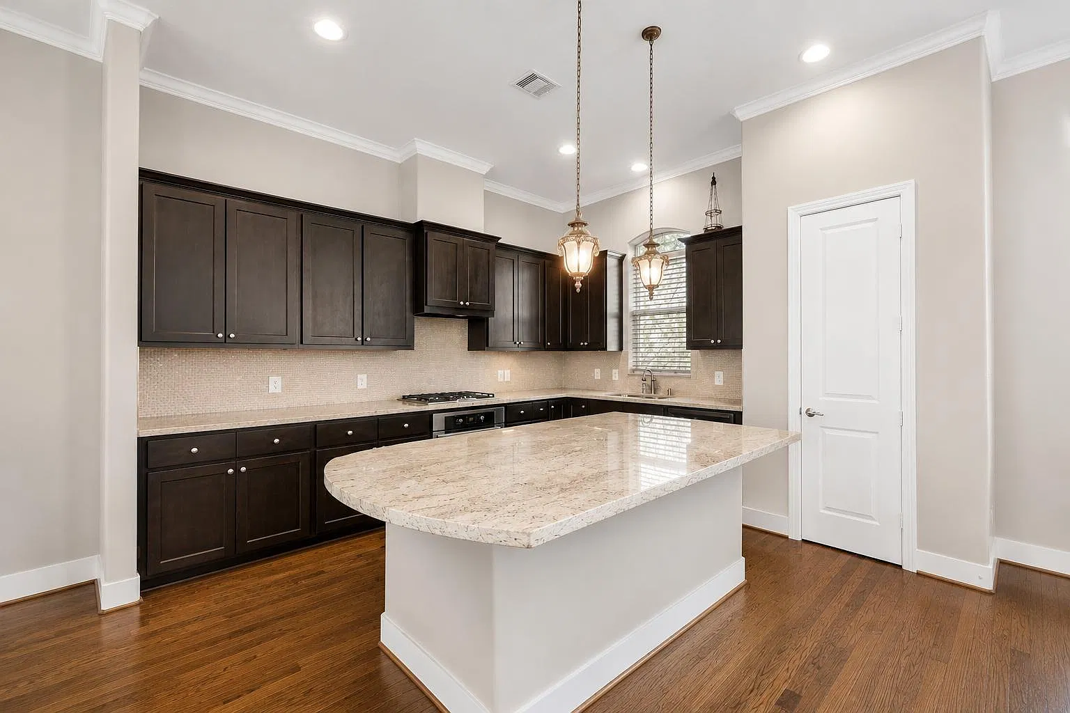 3 bed, 3.5 bath, 2211 sqft, $3,300 — Photo 3