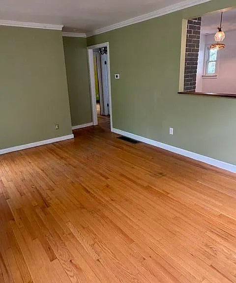 213 W Summit St — Photo 11