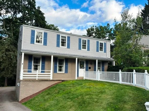 5696 Glen Hill Dr, Bethel Park, PA 15102