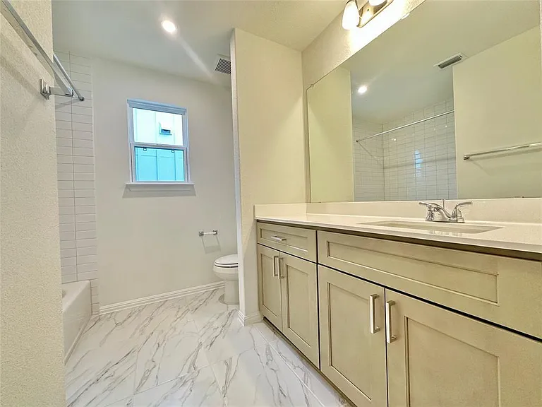 380 Young St — Photo 20