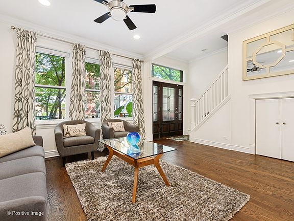 2nd image of 2221 W Lyndale St #1