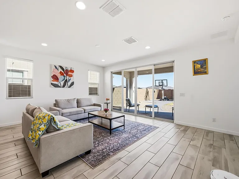 2053 W Sienna Bouquet Pl — Photo 4
