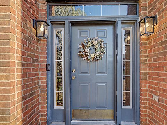 3rd image of 121 Rose Garden Ln