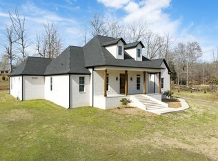 530 Oak Pointe Dr, Lexington, TN 38351