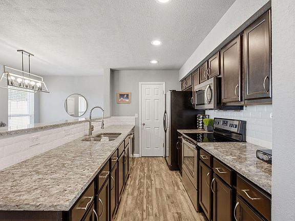 3rd image of 10408 Montgomery Blvd NE