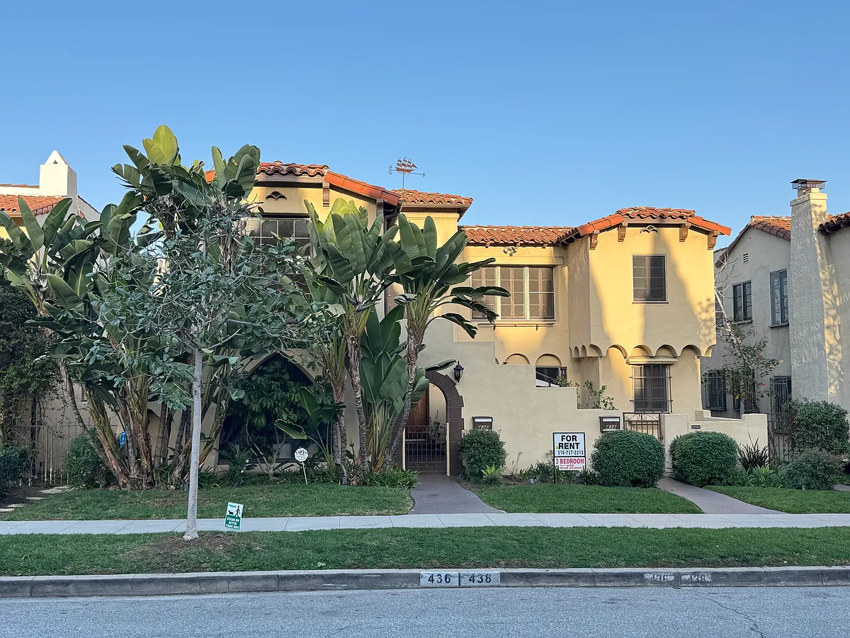 Photo 1 of 1 - 438 Smithwood Dr #438 - Beverly Hills, CA Primary Photo - 438 Smithwood Dr #438