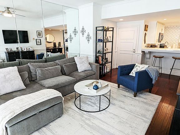 2nd image of 2410 Albatross St Unit 6
