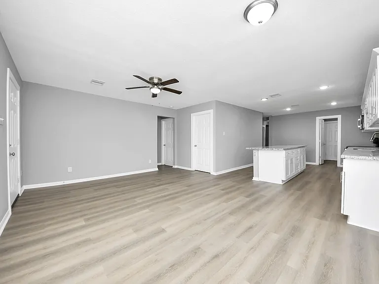 6832 Foster St — Photo 10