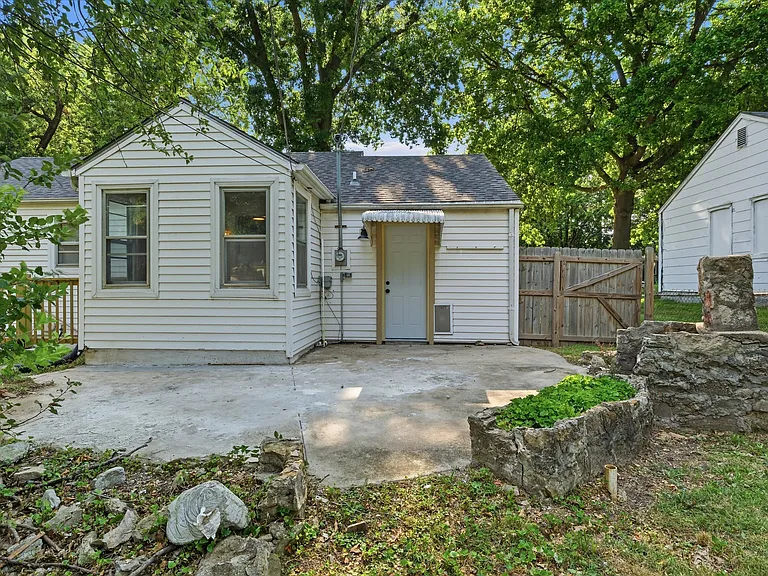7725 Robinson St — Photo 25