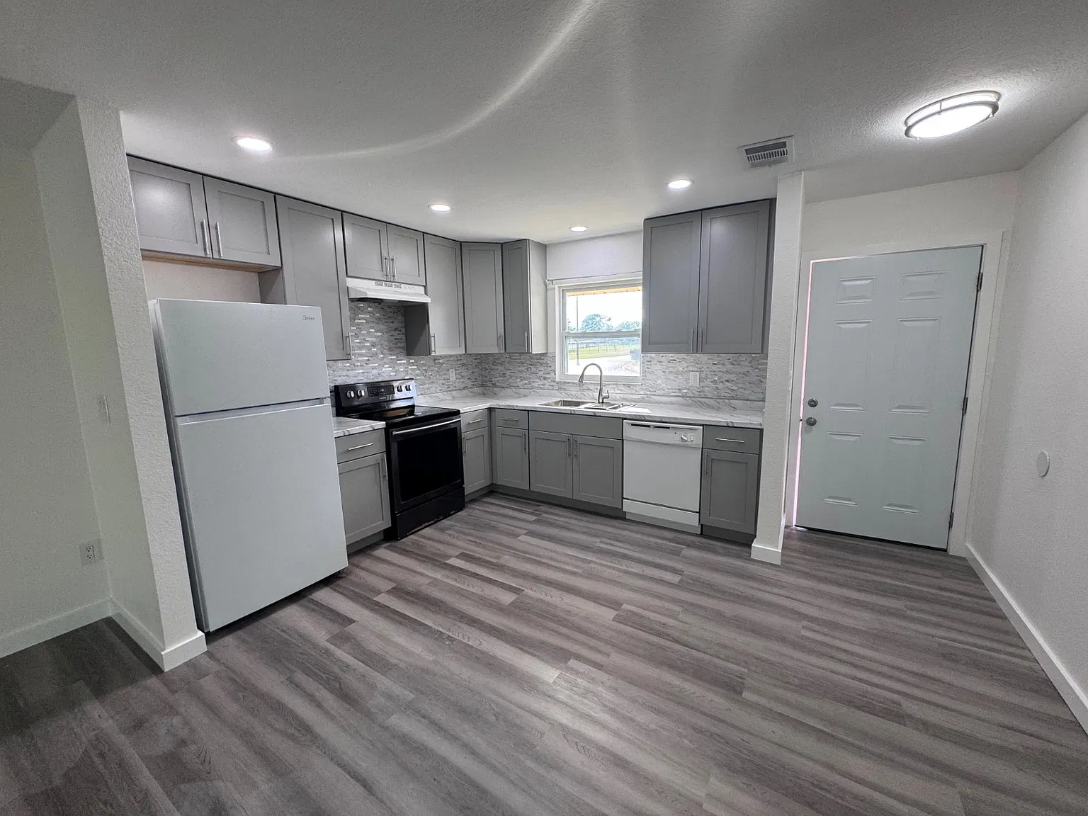 2 bed, 2.0 bath, $1,400 — Photo 2
