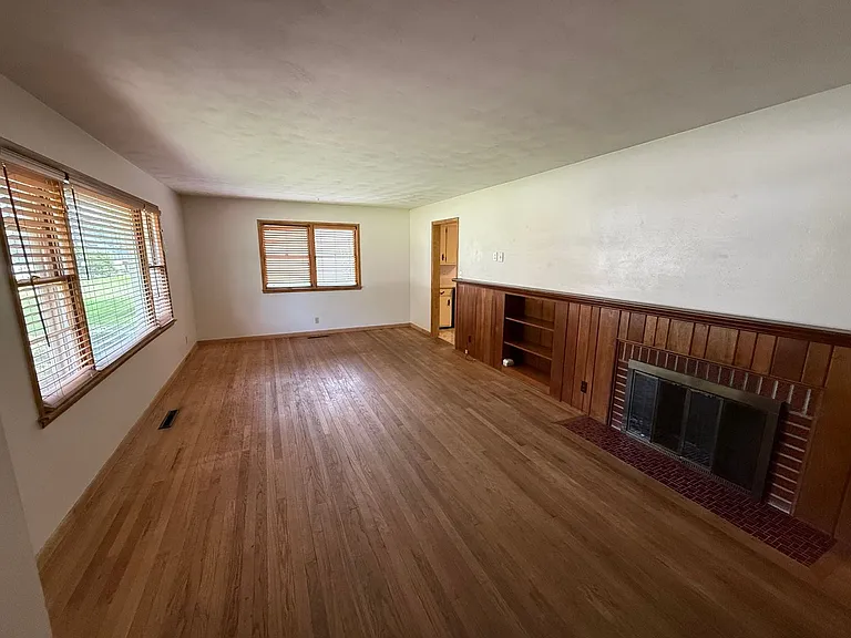 1705 Northwestern Ave — Photo 3