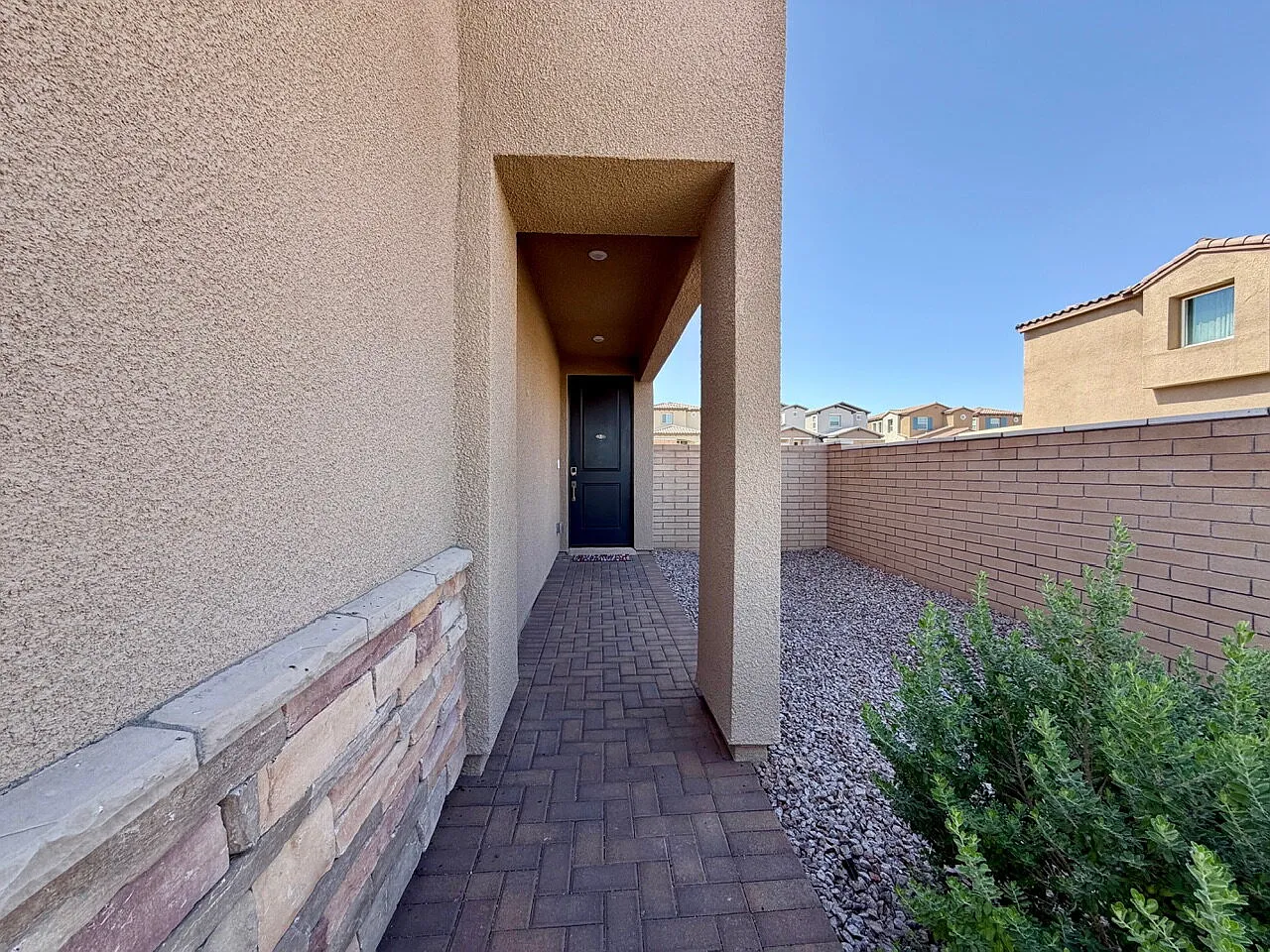 4 bed, 3.0 bath, 2108 sqft, $2,495 — Photo 3