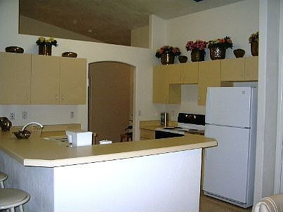 LARGE KITCHEN