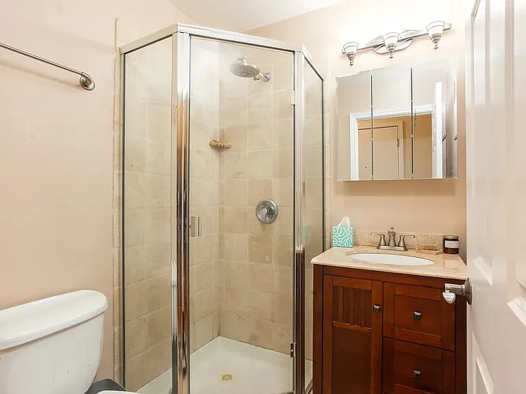 819 W Eastwood Ave #1E — Photo 8
