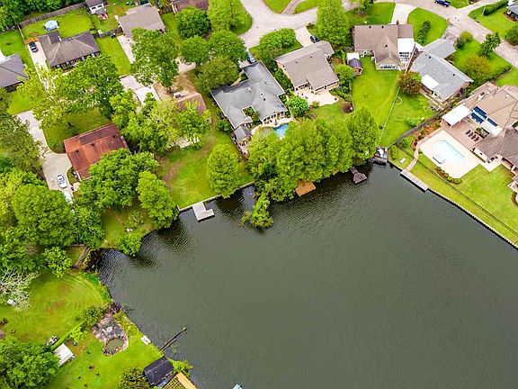 3rd image of 240 Lake Crescent Cir #0