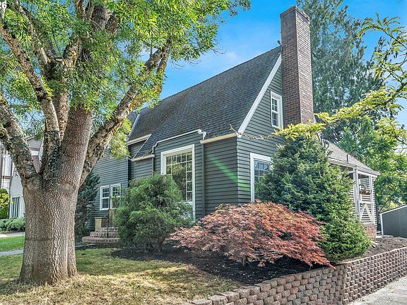 2nd image of 532 SE Peacock Ln