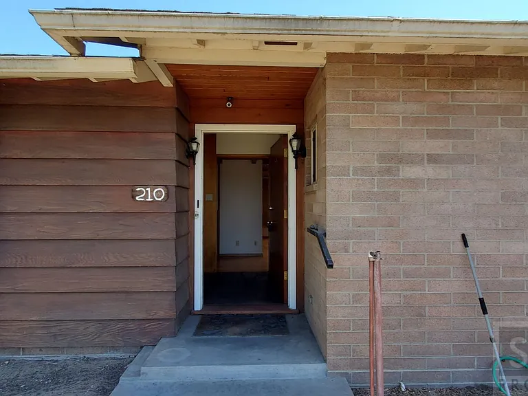 210 Pabst Ln — Photo 2