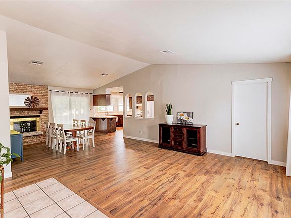 3rd image of 4837 NE Winfield Cir