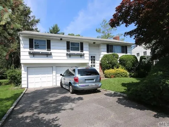 1071 Denton Ave, New Hyde Park, NY 11040