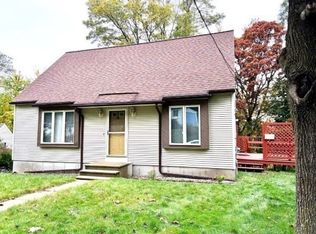 8 Vivian St, Worcester, MA 01603