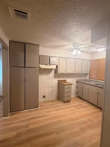 4661 Stephen Girard Ave — Photo 5