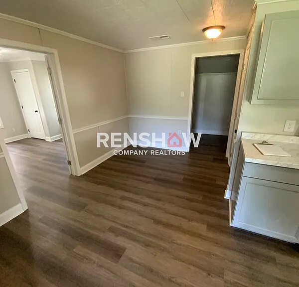 150 N Poplar St — Photo 14