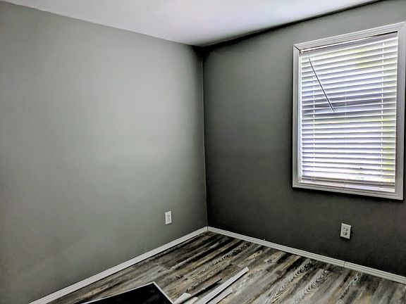4th image of 2368 Vandale Ave