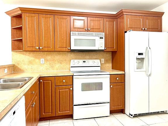 4th image of 4606 SE 5th Ave APT 1