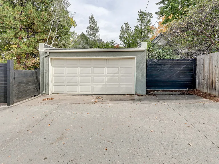 2105 S Fillmore St — Photo 2