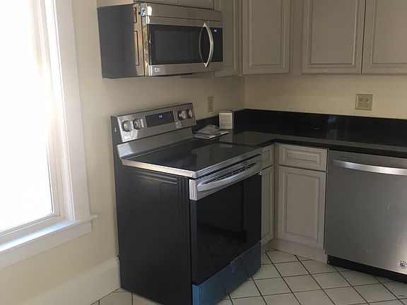 3rd image of 59 Riddell St #2