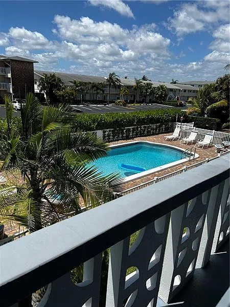 3 bed, 2.0 bath, 1200 sqft, $2,150 — Photo 4
