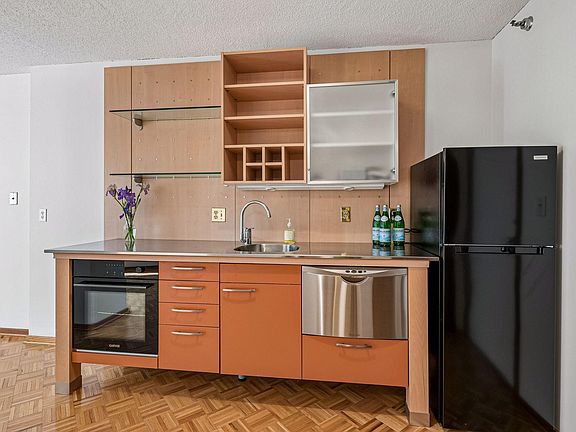 4th image of 1225 Lasalle Ave APT 301