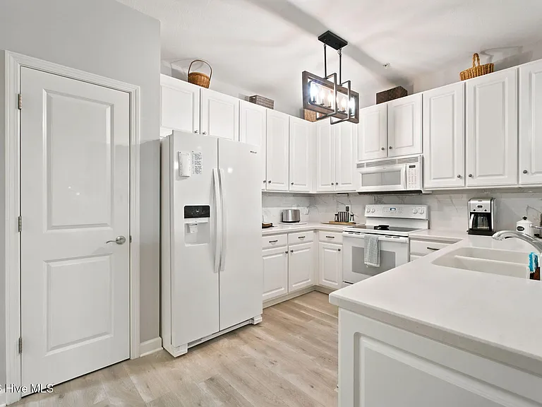 240 Woodlands Way #17 — Photo 7