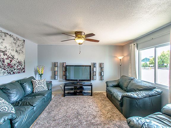 4th image of 2754 E Holmes Ave