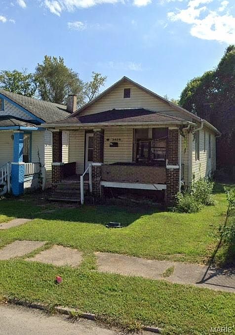 2nd image of 2928 Summit Ave