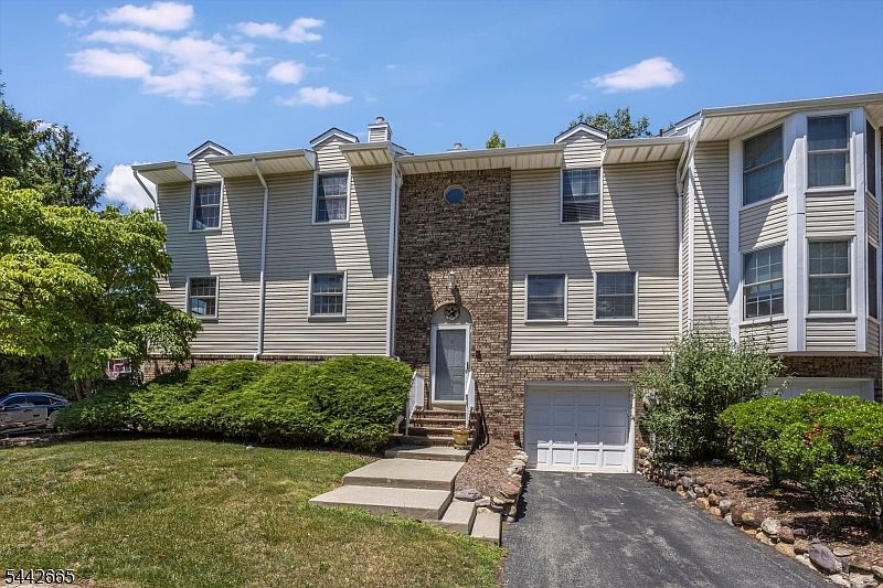 1st image of 10 Brookstone Cir