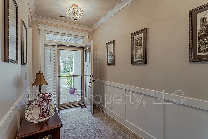 3 bed, 2.0 bath, 1887 sqft, $2,700 — Photo 4