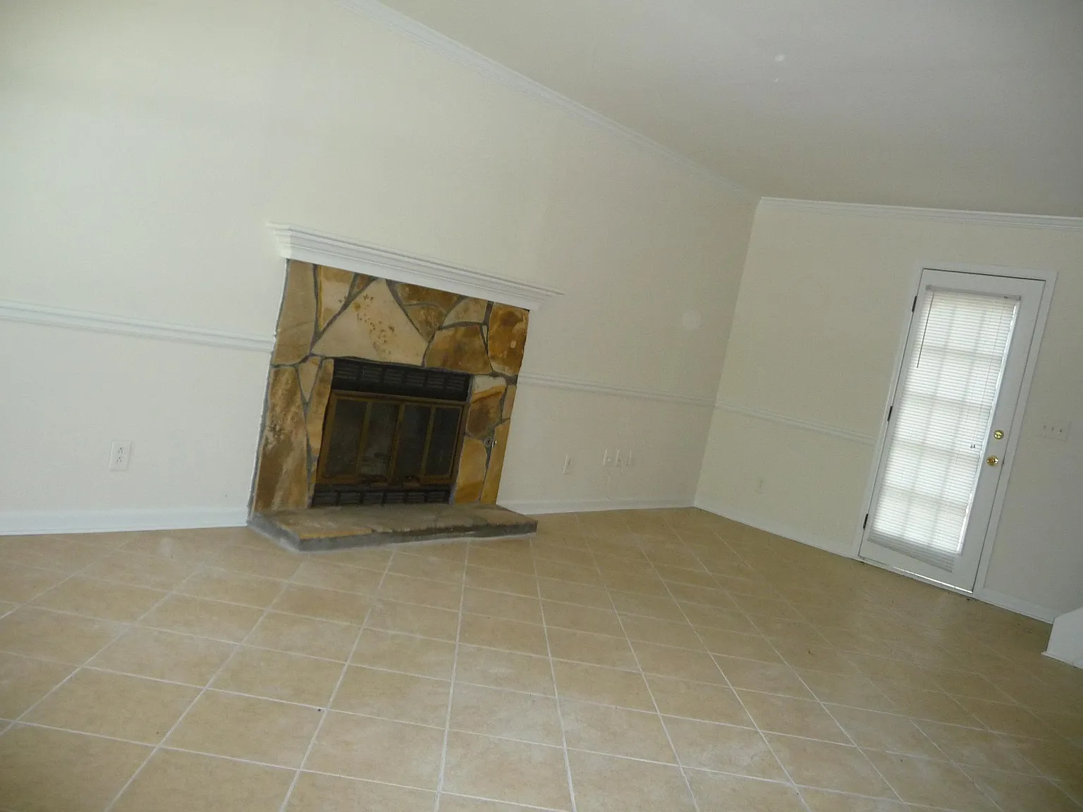 2 bed, 1050 sqft, $2,250 — Photo 3