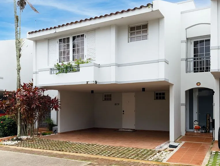 Urb Los Paseos Villas de Paseo Sol B-19 — Photo 1