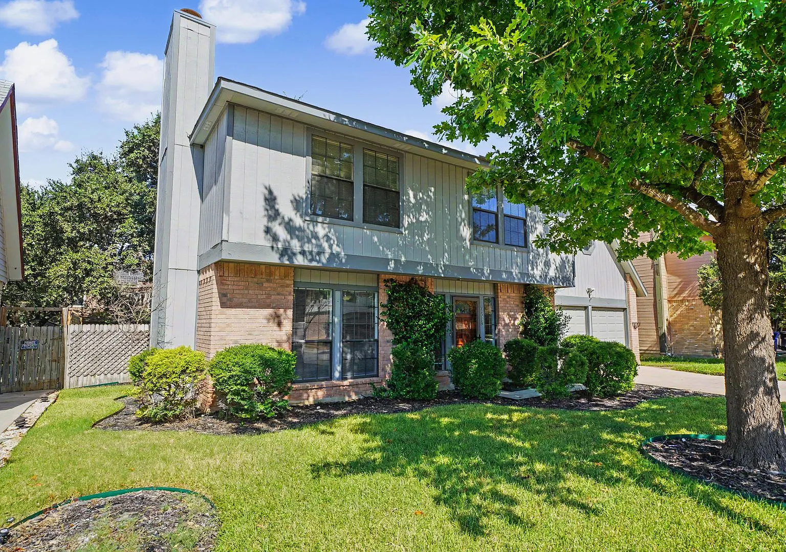 Spacious Northwest Park Home with Large Backyard & Deck - Realtor Commission: $500 — Photo 3