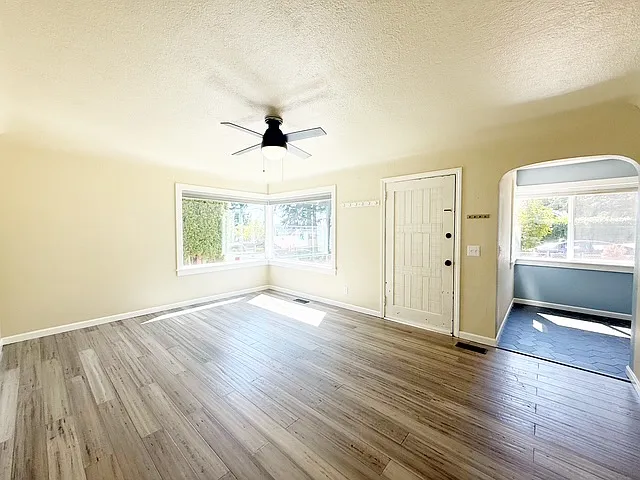 821 S Summit Ave — Photo 6