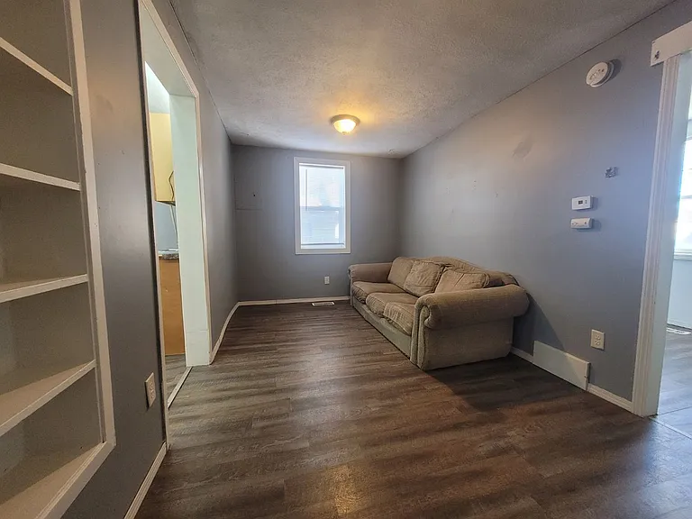 506 W 4th St #C — Photo 6