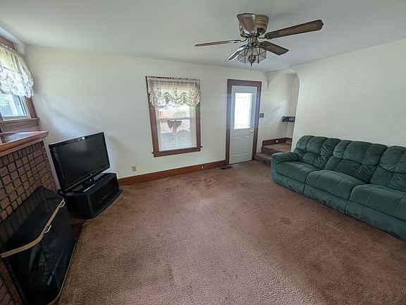 4th image of 136 4th St