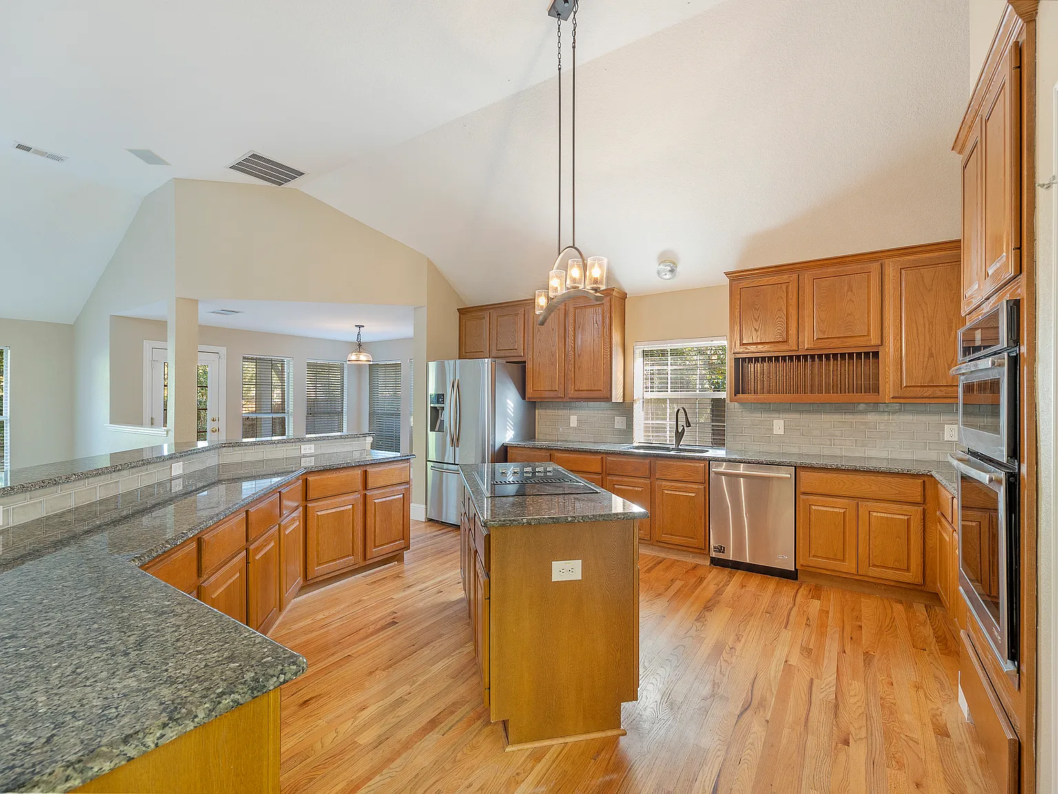 4 bed, 3.5 bath, 2876 sqft, $6,000 — Photo 4