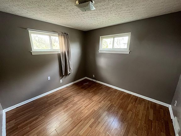 5th image of 983 E 13th Ave