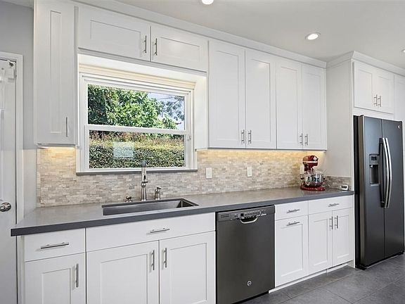 2nd image of 5454 Siesta Dr