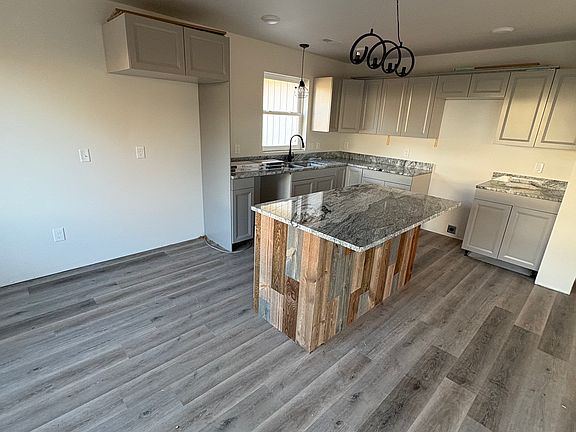 5th image of 2752 Ridgewood St #B
