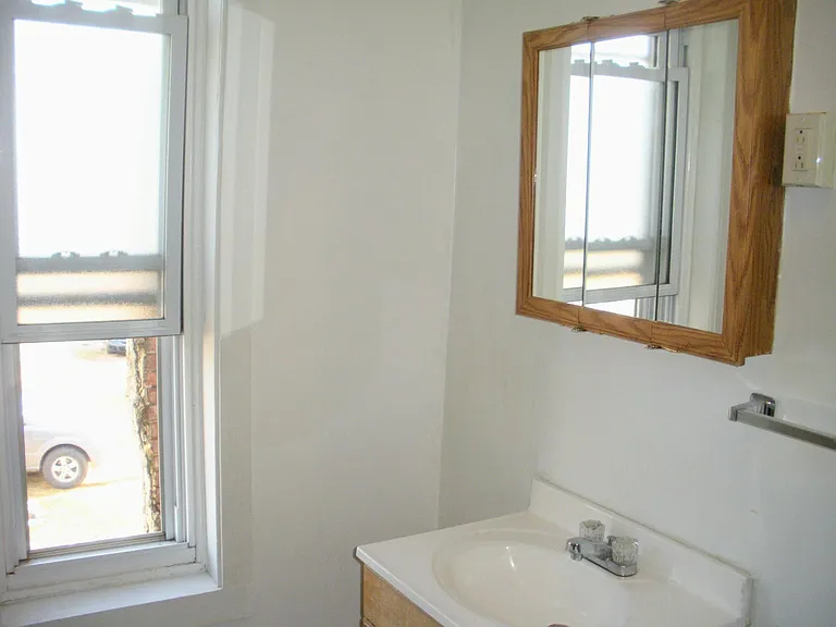 1613 Fontain St — Photo 20